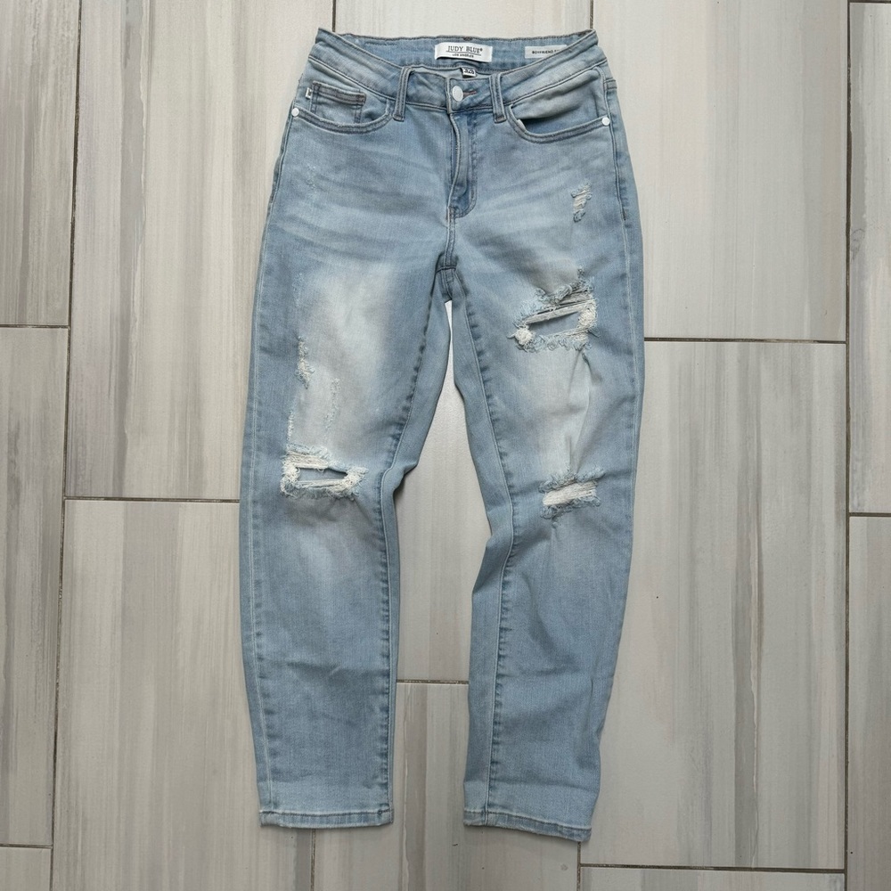 Judy Blue Jeans 3/26 Women Denim Boyfriend Fit Light Wash Distressed Tapered